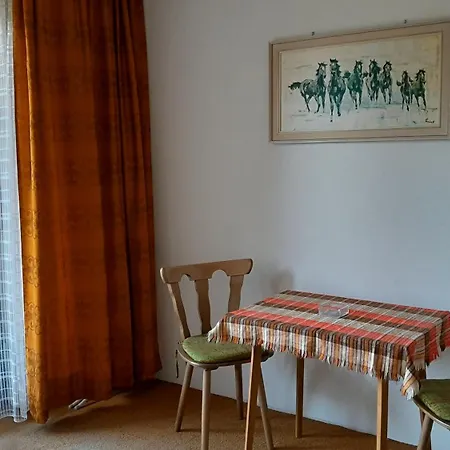Haus Andrea - Die Goldenen Siebziger Maison d'hôtes Krumpendorf